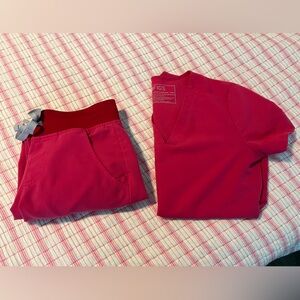 Figs bright pink Zamora joggers xxs petite and slim fit v neck top xxs